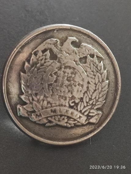 Can anyone ID this button...?